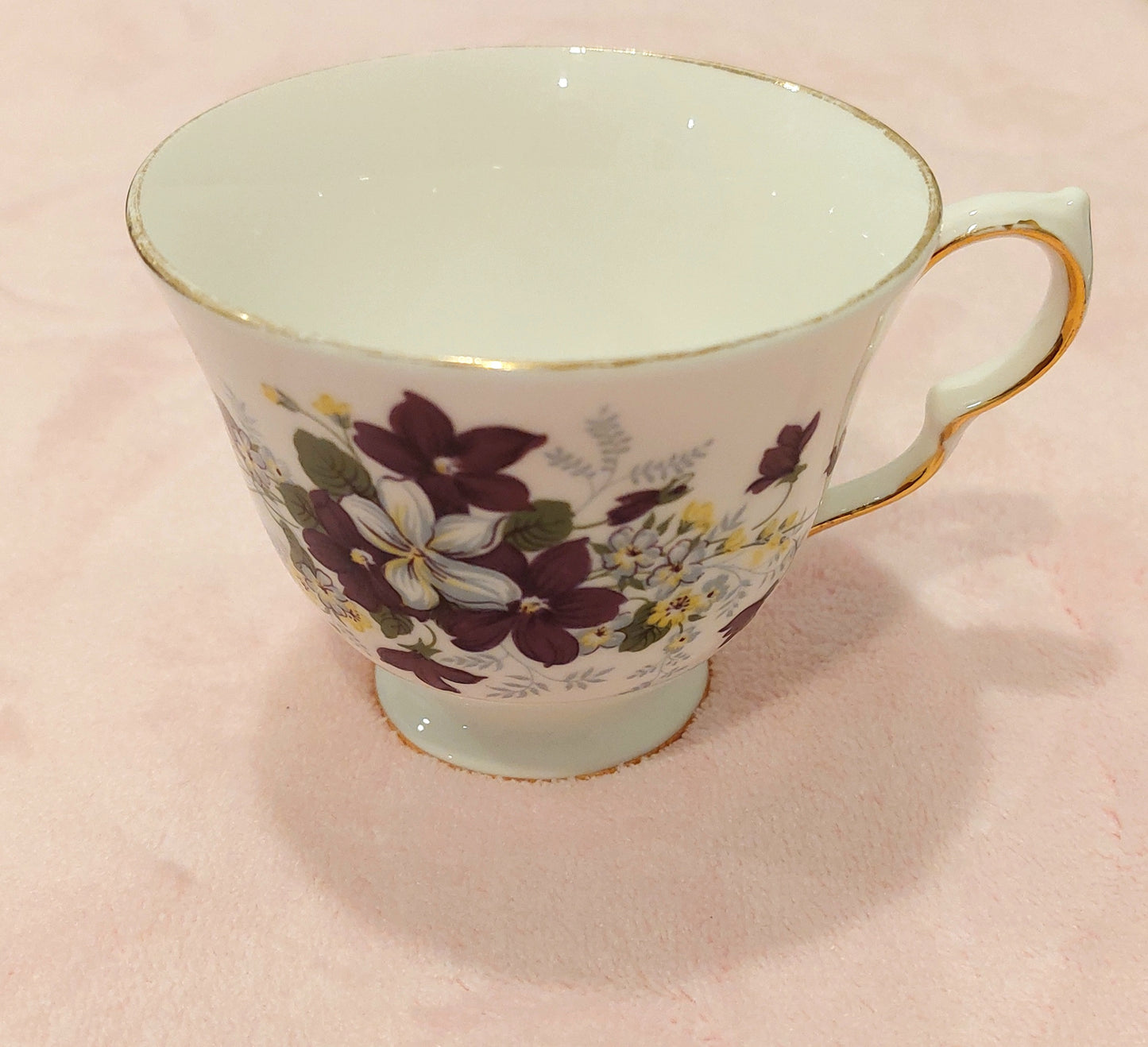 RV008-1 Royal Vale Bone China Teacup and Saucer with Elegant Floral Design - Made in England (Pattern 8608)