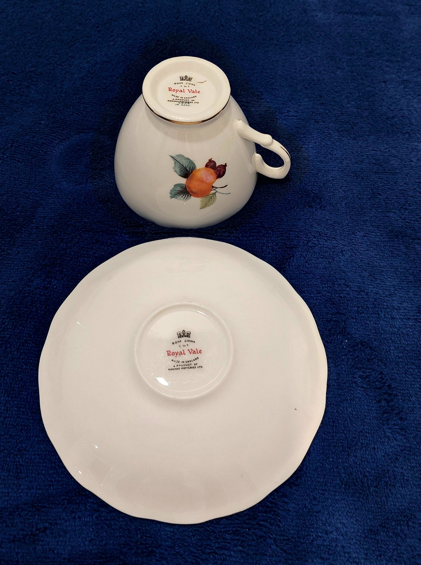 RV010 - Royal Vale Bone China Teacup & Saucer with Fruit (Peaches, Cherries & Pears)