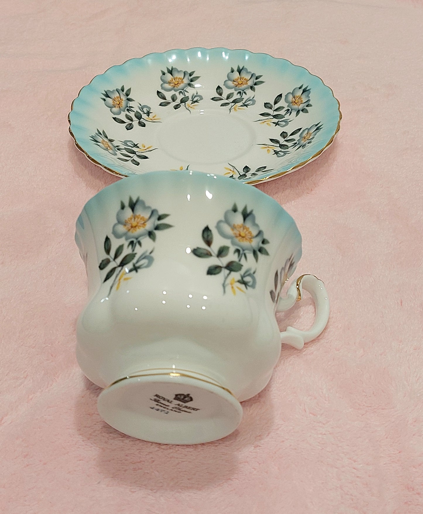RA020 – Royal Albert Bone China Grasmere Montrose Shape Tea Cup and Saucer