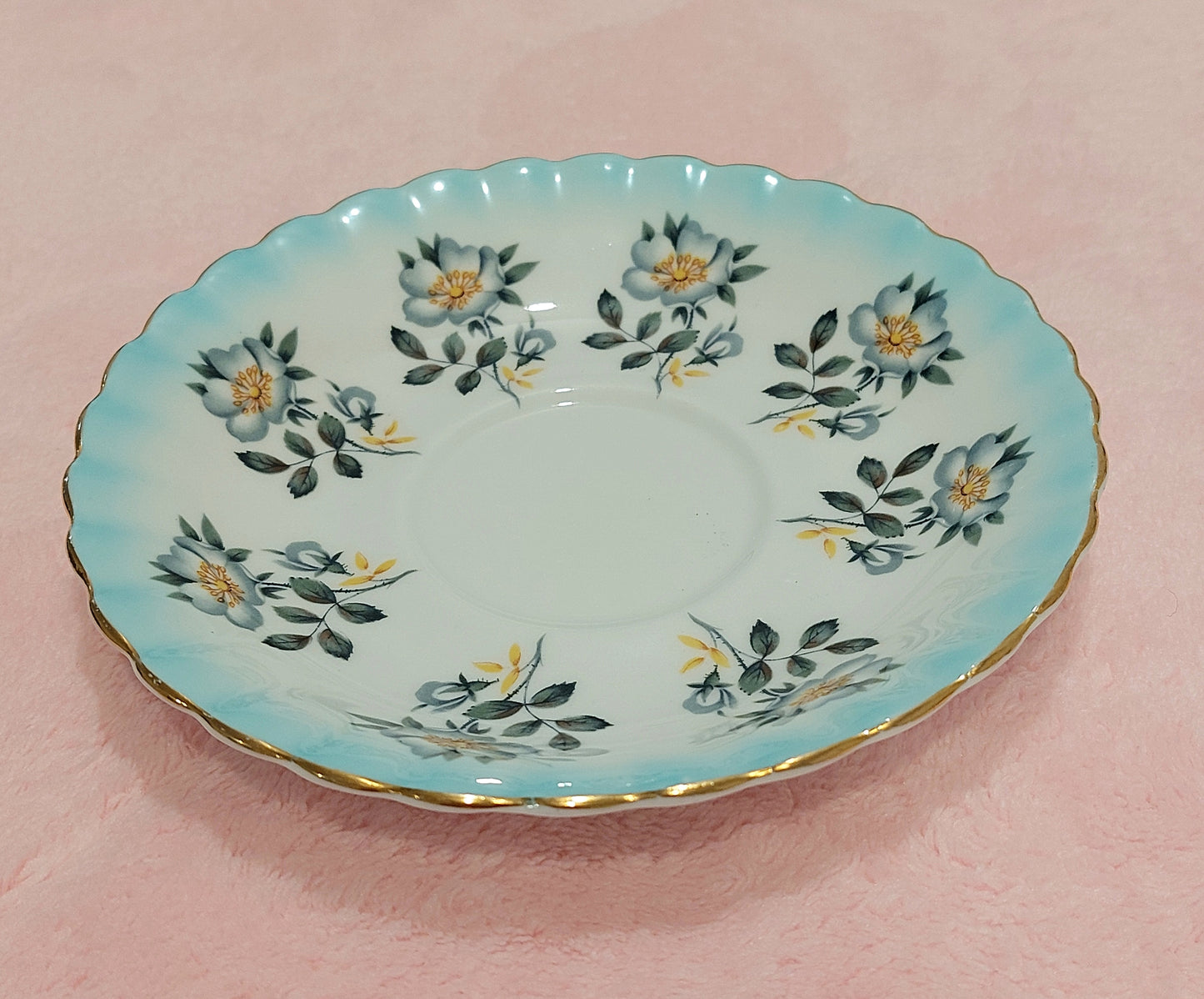 RA020 – Royal Albert Bone China Grasmere Montrose Shape Tea Cup and Saucer