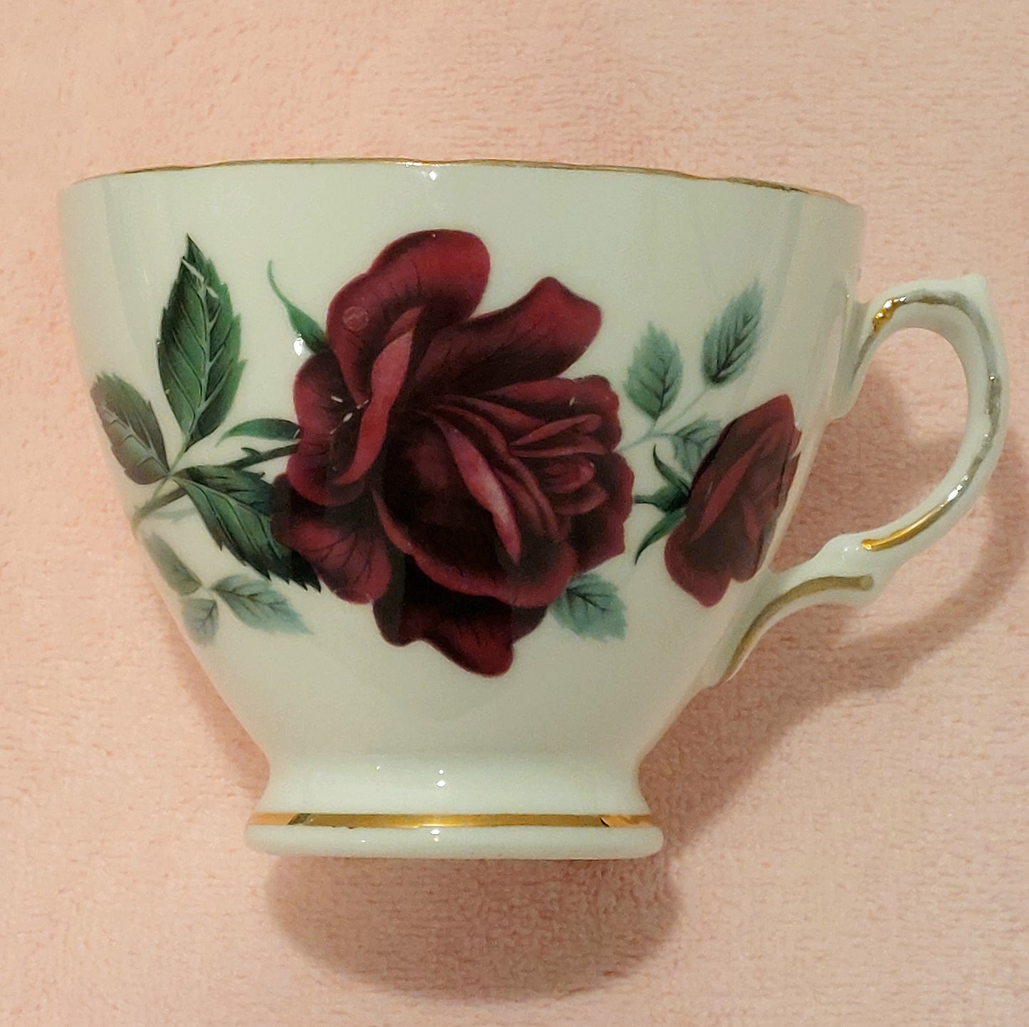 RV004 - Royal Vale Bone Chona Teacup & Saucer with Floral Design of Deep Red Roses