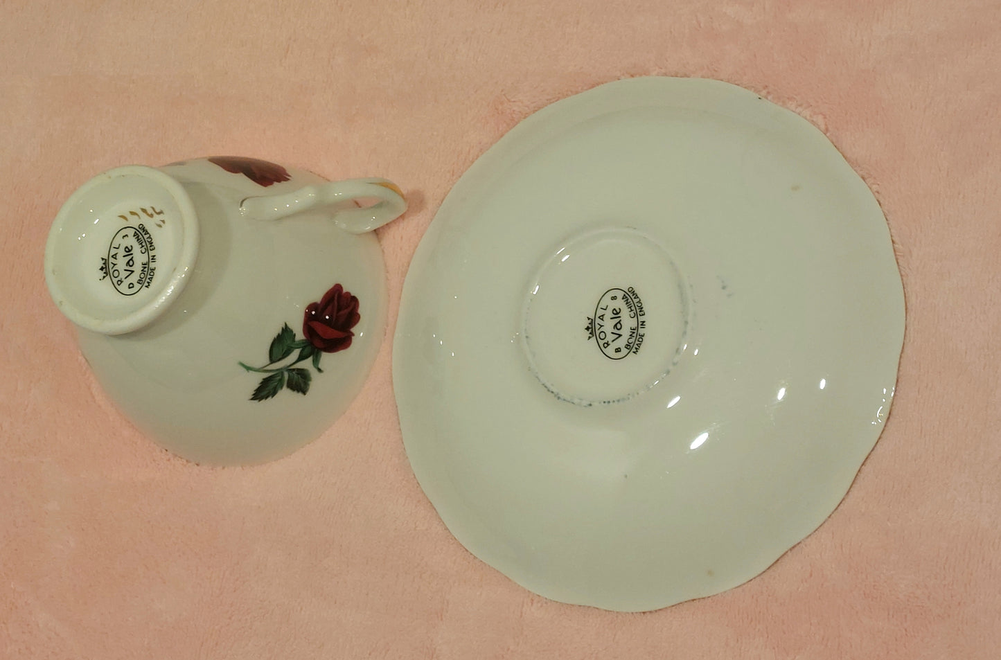 RV004 - Royal Vale Bone Chona Teacup & Saucer with Floral Design of Deep Red Roses