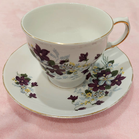 RV008-1 Royal Vale Bone China Teacup and Saucer with Elegant Floral Design - Made in England (Pattern 8608)