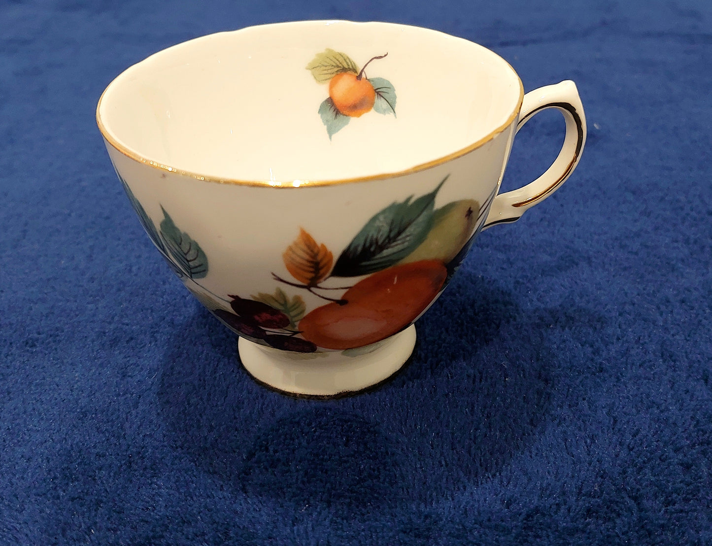 RV009 - Royal Vale Bone China Teacup & Saucer with Fruit (Peaches, Cherries & Pears)