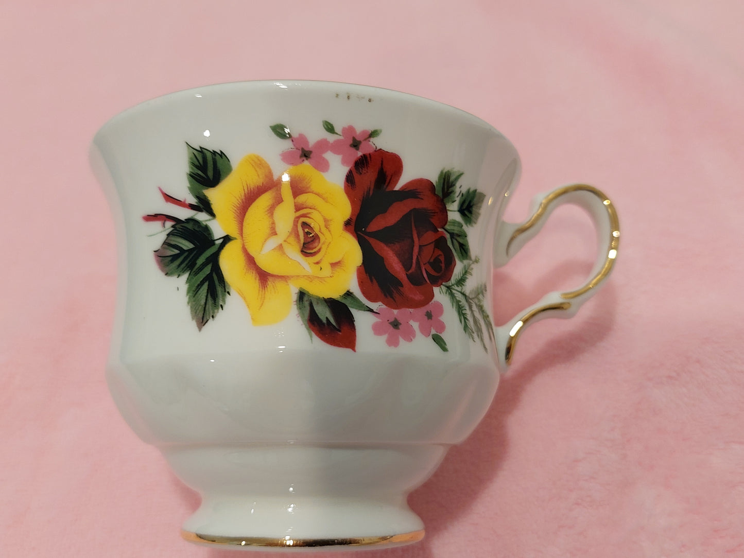 QA004 – Queen Anne English Bone China “Red & Yellow Roses” Teacup and Saucer