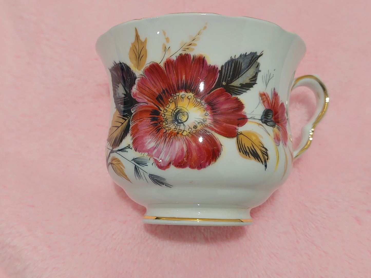 QA006 – Queen Anne Bone China “Bold Magenta Floral Design” Teacup and Saucer