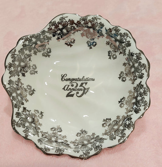 RA006 – Royal Albert "25th Anniversary" Edition Bone China Shell Small Trinket Dish