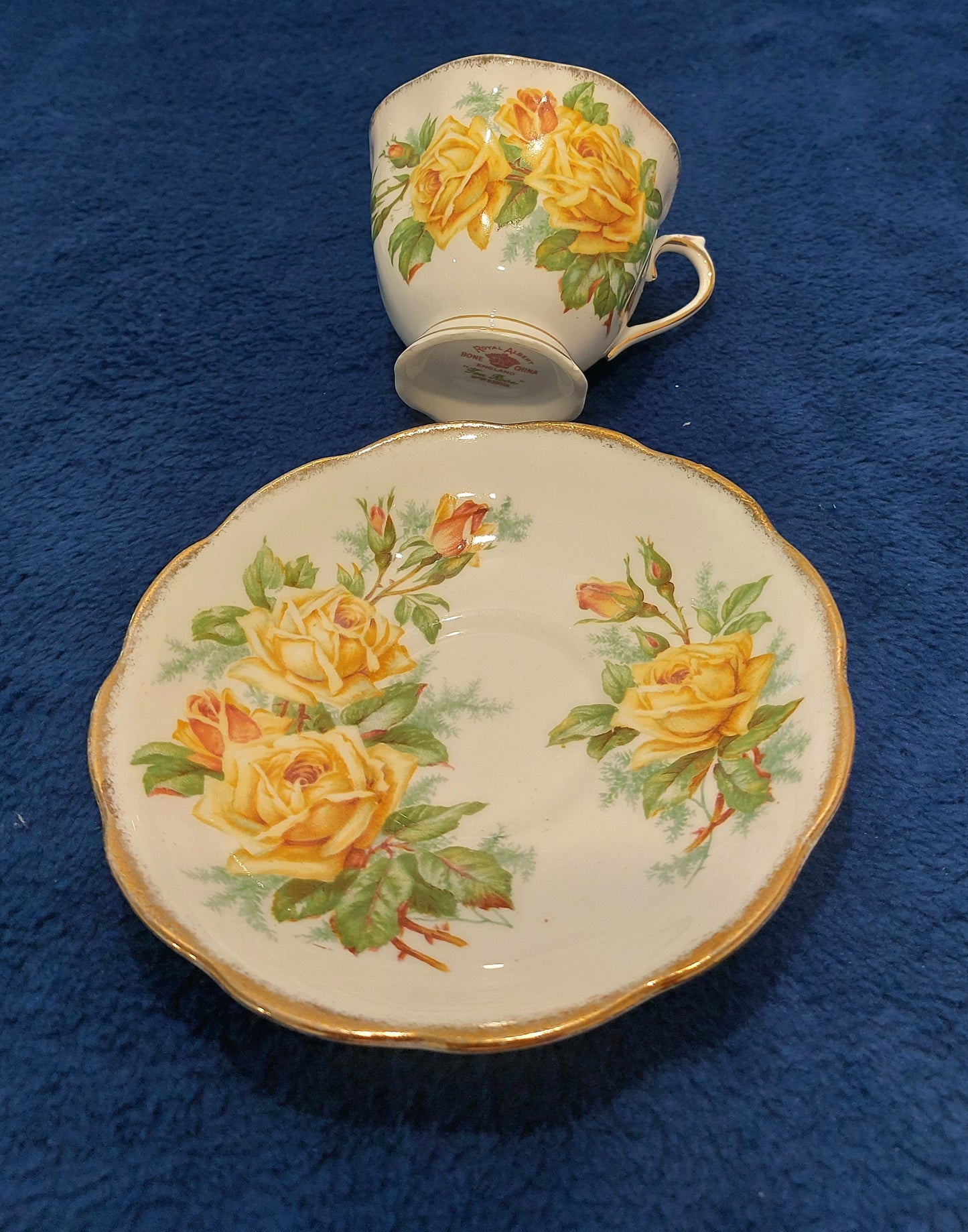 RA018 - Royal Albert Bone China 1940s Yellow Rose Teacup and Saucer