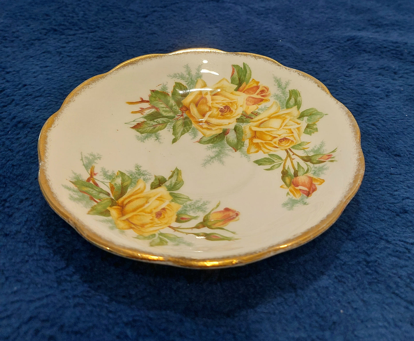 RA018 - Royal Albert Bone China 1940s Yellow Rose Teacup and Saucer