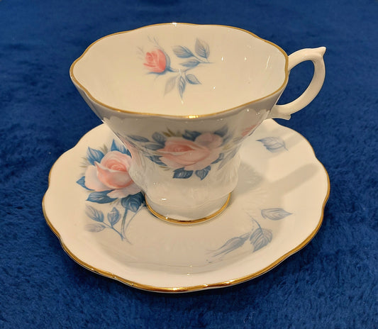 RA017 – Royal Albert Bone China Teacup and Saucer with "Soft Pink Rose" Design