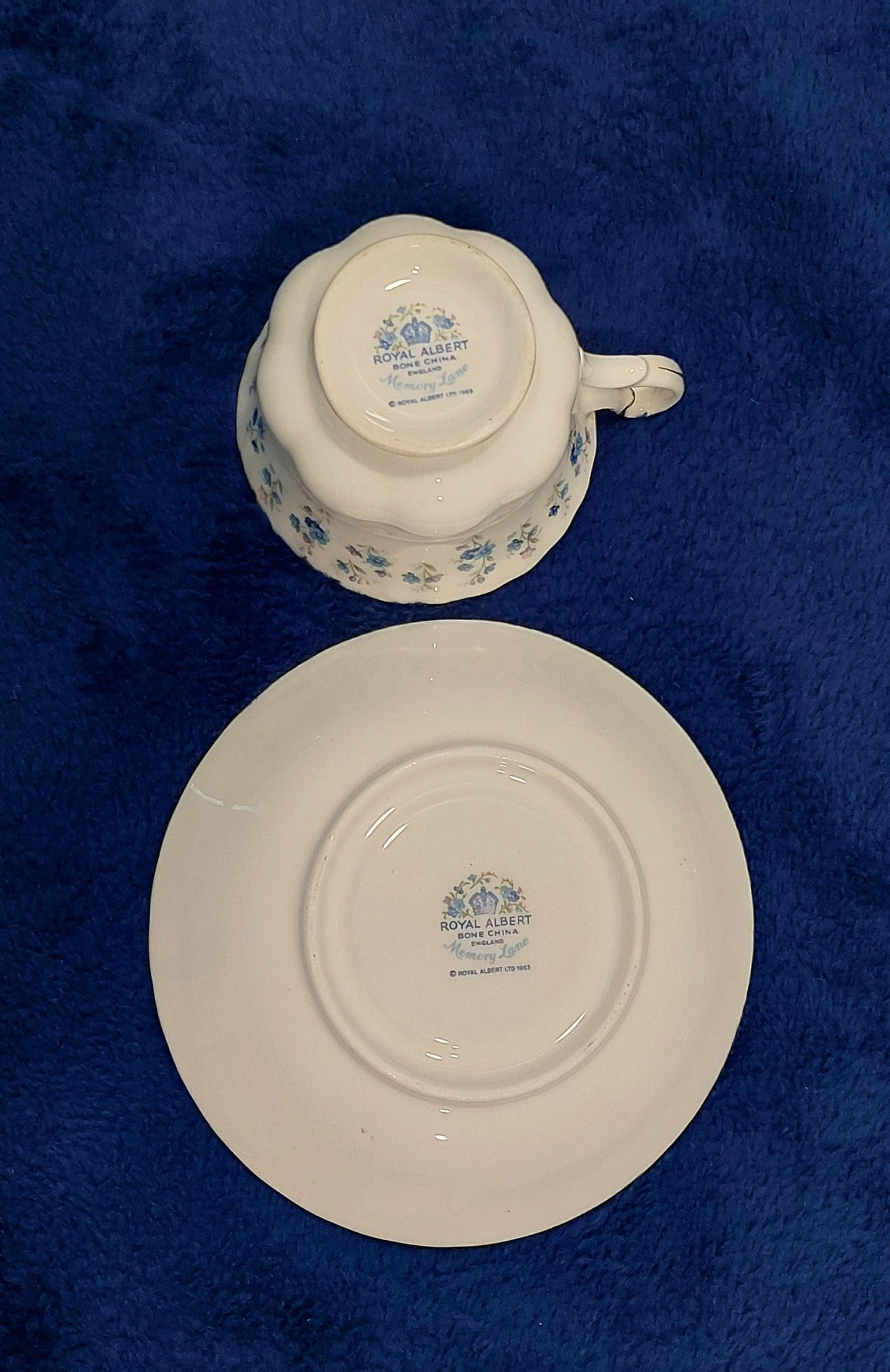 RA023 – Royal Albert Bone China “Memory Lane” Teacup and Saucer