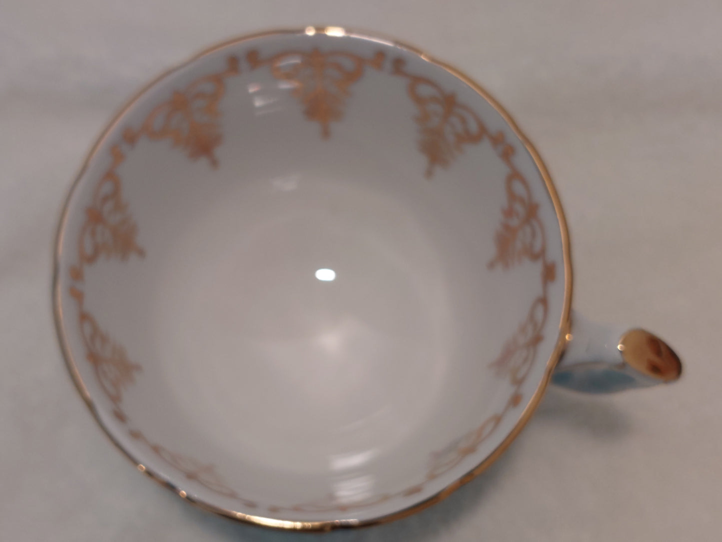 AY002 – Aynsley Bone China “Gold Filigree” Tea Set