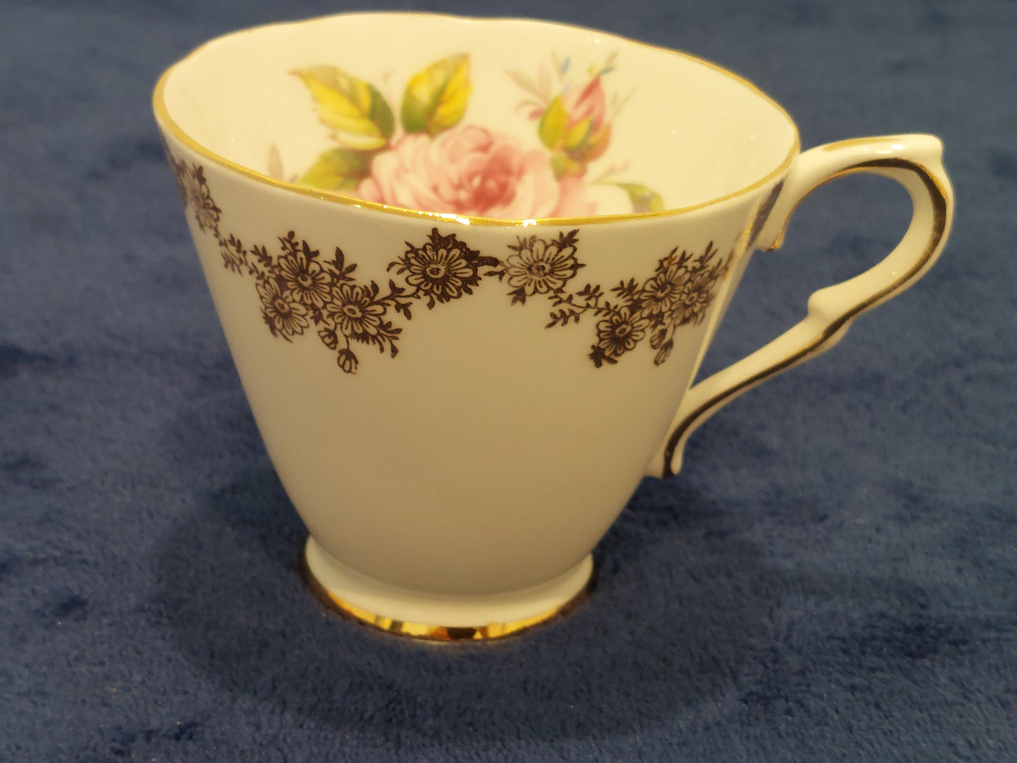 CG001 – Collingwoods Bone China “Pink Rose Design” Tea Set