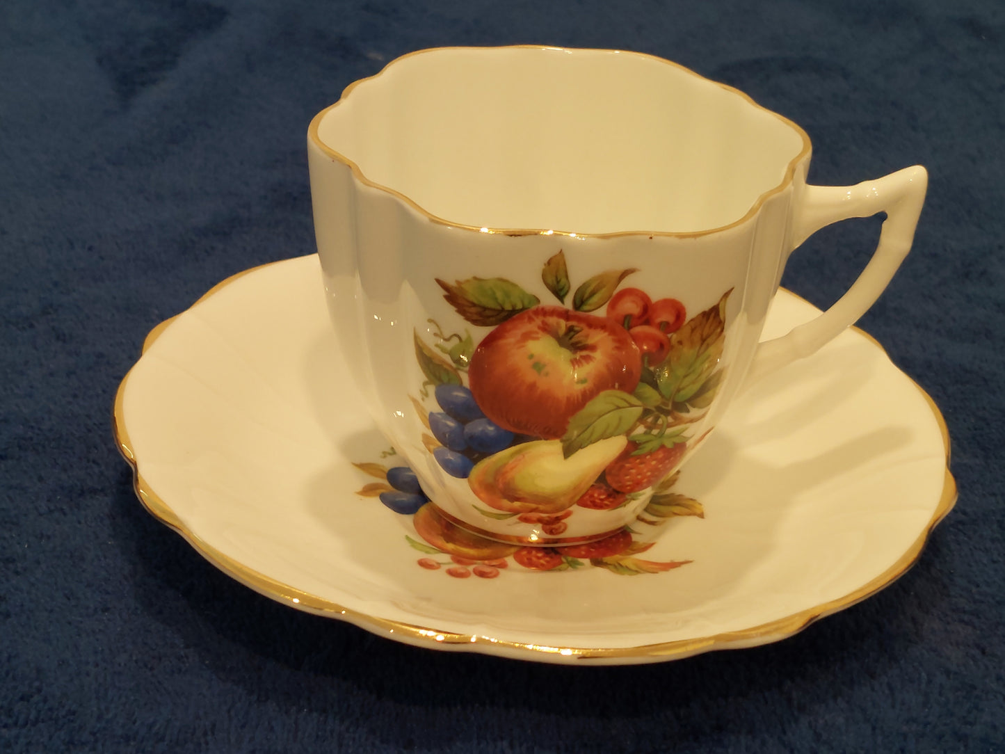 WS002 – Windsor Bone China “Fruit Design” Tea Set