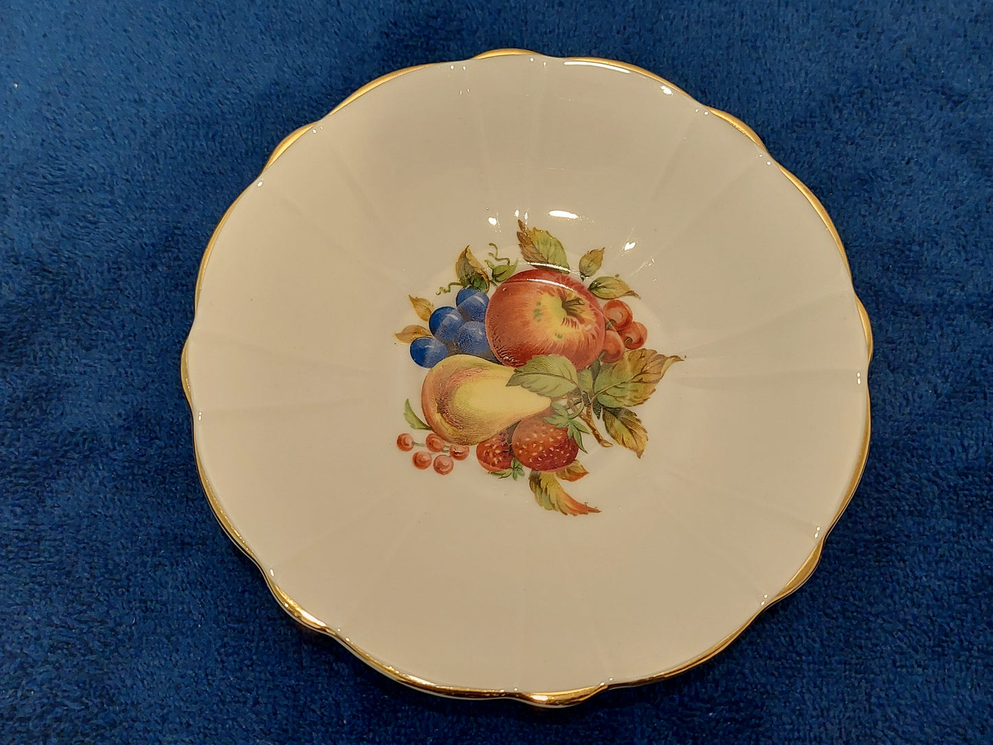 WS002 – Windsor Bone China “Fruit Design” Tea Set