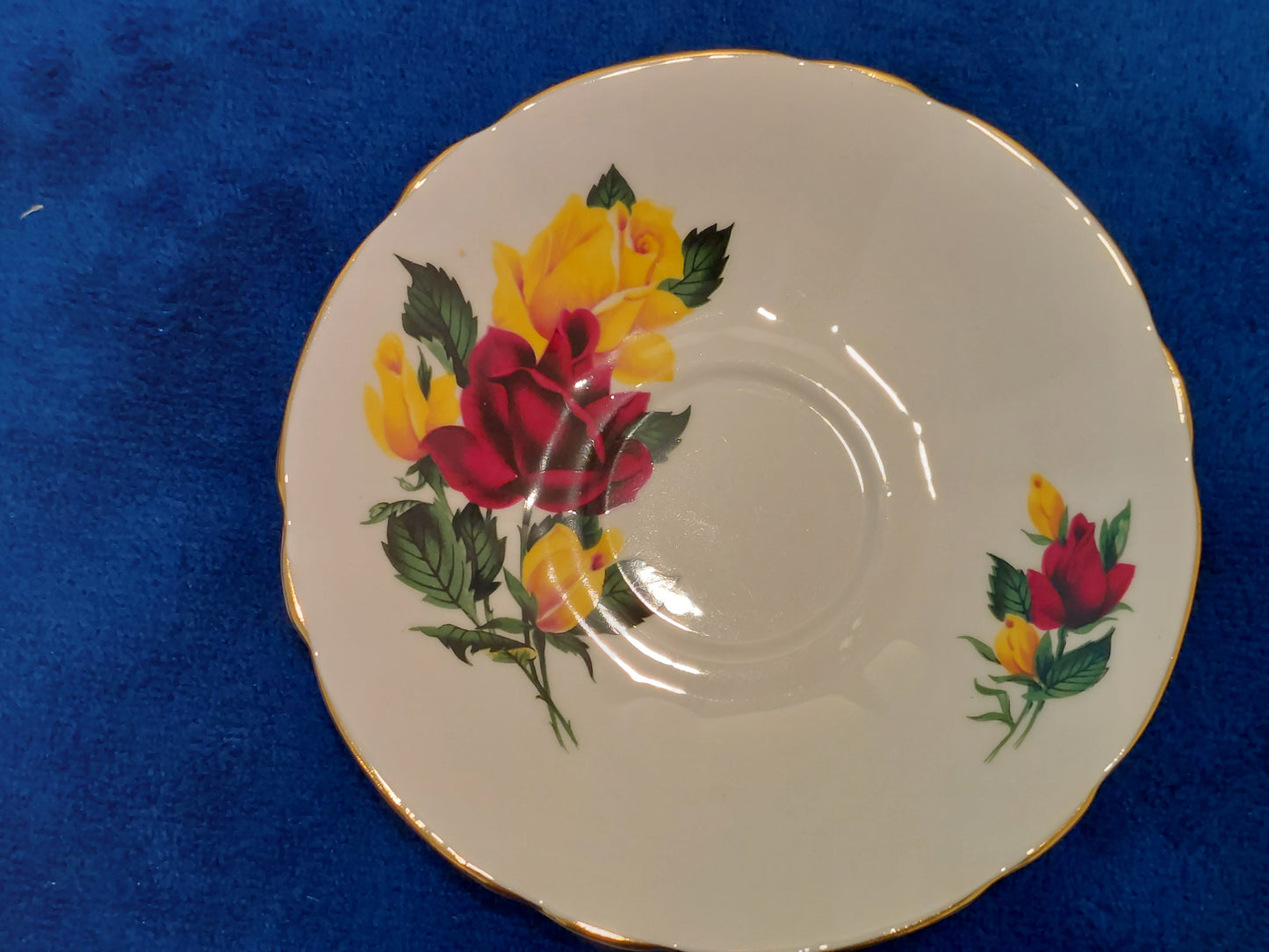 WS003 – Windsor Bone China “Red and Yellow Roses” Tea Set